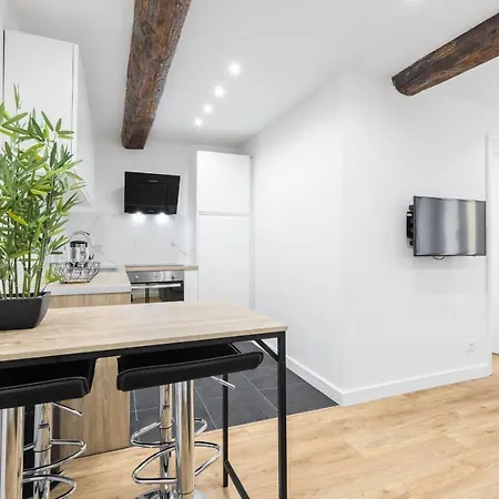 Garibaldi Square - Lovely 1 Bdr Old Town Apartment