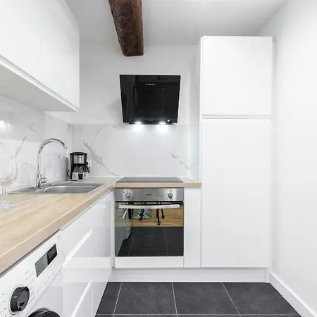 Garibaldi Square - Lovely 1 Bdr Old Town Apartment
