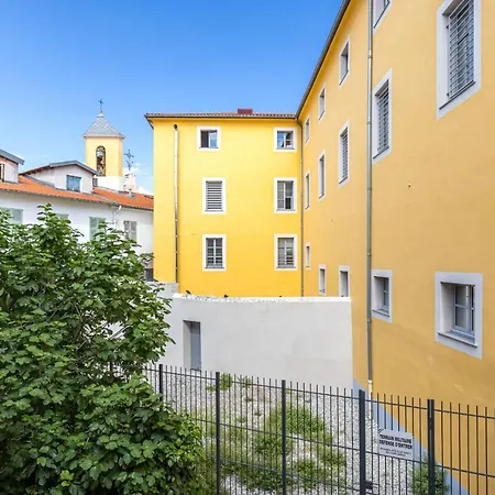 Garibaldi Square - Lovely 1 Bdr Old Town Apartment *