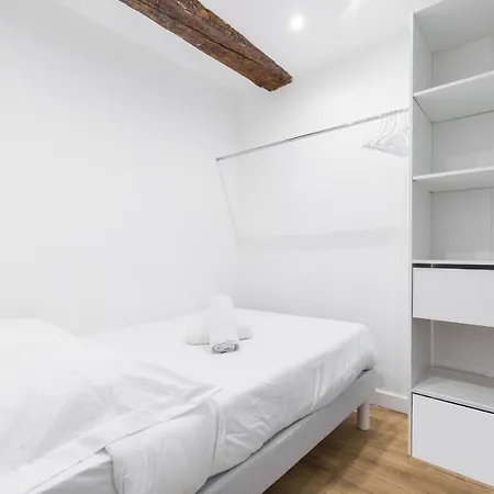 Garibaldi Square - Lovely 1 Bdr Old Town Apartment *